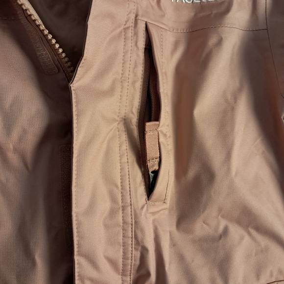 The North Face Jacket Girls - Picture 12 of 12